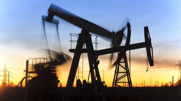 На 500 тыс. баррелей в сутки: зачем Россия собирается снизить добычу нефти