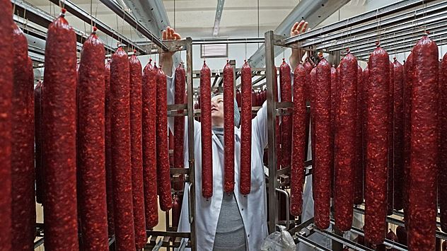 Производители колбас столкнулись с дефицитом оболочки
