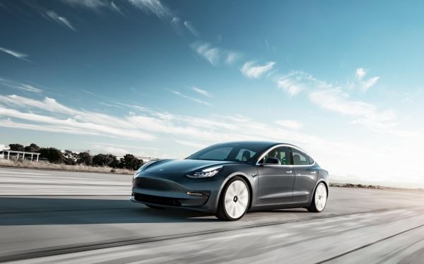 Акции Tesla подешевели после отзыва крупной партии машин 